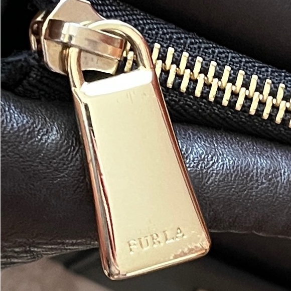 Furla shoulder leather bag, adjustable strap, like new condition, bag & care tag - Picture 7 of 7